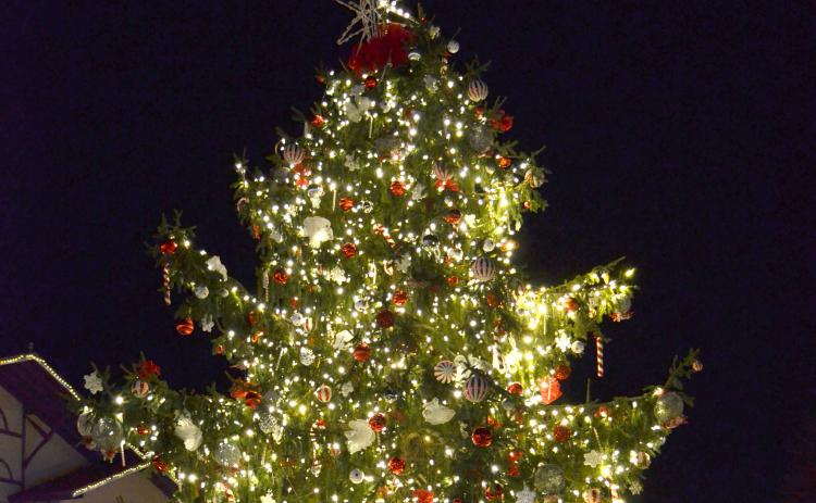 Helen’s annual Lighting of the Village will take place on Friday, Nov. 27, at Riverside Park. (File photo)