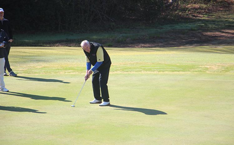 Roger Kaiser, All-American basketball player at Georgia Tech and coaching legend, gears up for a putt. (Photo/Jessica Wood)