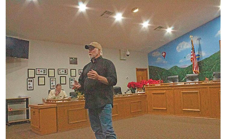 City Commissioner Steve Fowler opens the town hall regarding golf carts in Helen. (Photo/Noah Johnson)