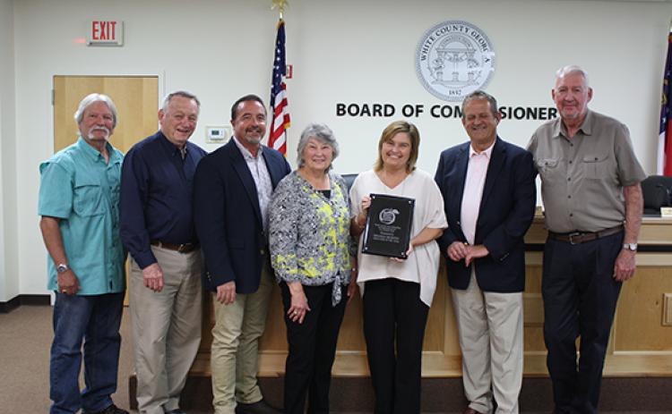 Shanda Murphy (holding the Clerk of the Year plaque) is honored by commissioners Craig Bryant, Terry Goodger, Travis Turner, Lyn Holcomb and Edwin Nix as well as previous county clerk Jean Welborn. (Photo/Eric Tiongson)