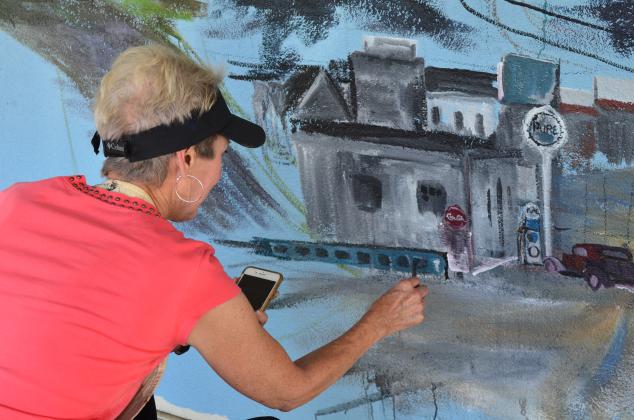 Anna Wilkins was focused on her painting of the new mural in Helen. (Photo/Stephanie Hill)