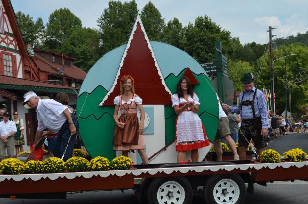 The Helen City Commissioners on the City of Helen float in the 2018 Oktoberfest parade. (Photo/Stephanie Hill)