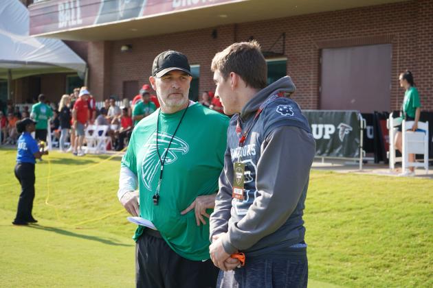 Atlanta Falcons' head coach Dan Quinn, left, talks to Greg Wimer during the Warriors' trip to the team's headquarters last week.