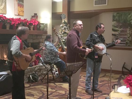 Visitors enjoyed an evening of food and fun, with plenty of musical entertainment. (Photo/Wayne Hardy)