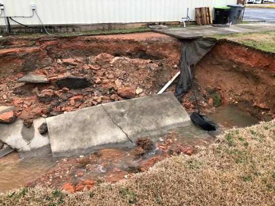 The sinkhole behind Anytime Fitness. (Photo courtesy of White County Public Safety)