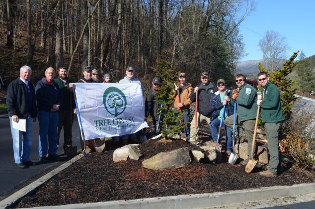 Pictured are Helen Commissioner Jeff Ash, Helen City Manager Jerry Elkins, Brandon Merz (Georgia Forestry Commission), Jack Morgan, Gary Turner, Robert Stewart, Randy Webb, Ira Morgan, Jacob Westmoreland, Chris Estes, Bart Bartlett (Bartlett Landscape Company), Seth Hawkins (Georgia Forestry Commission Community Forrester), and Will Davis (ranger Georgia Forestry Commission). (Photo/Stephanie Hill)