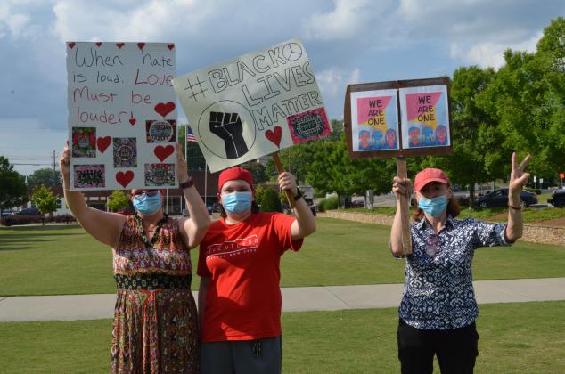 Waisha Scobee and Madison Scobee, both of Cleveland, held signs in support of love and unity. (Photo/Stephanie Hill)