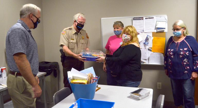 From left, White County sheriff-elect Rick Kelley and Sheriff Neal Walden accept gift baskets and treats from Ann Helms, Yvette Sindell and Sharon Worrell, who are part of a Mountain Lakes Chapel effort to show appreciation to local law enforcement. (Photo/Wayne Hardy)