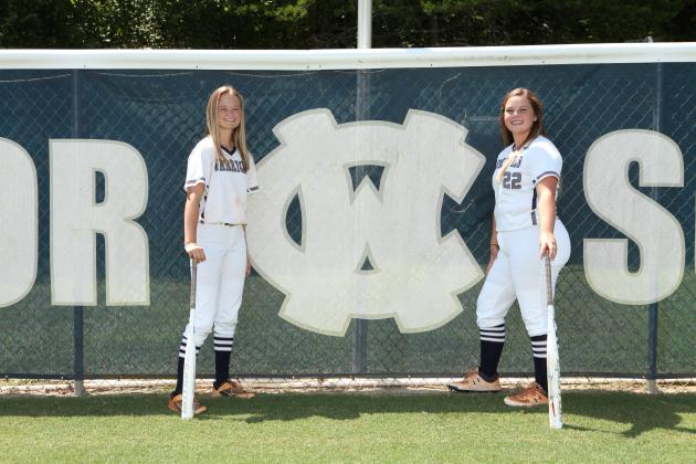 WCHS seniors Katelynn Palmer, left, and Emily Anderson. (Photo/Staci Sulhoff)