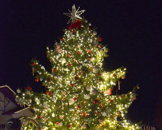 Helen’s annual Lighting of the Village will take place on Friday, Nov. 27, at Riverside Park. (File photo)