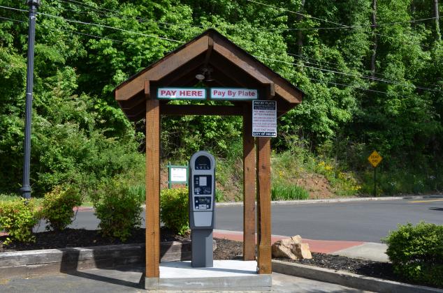 With the installation of new pay meters in two of the Helen’s municipal parking lots, the city has decided to slightly increase parking fees. (Photo/Stephanie Hill)