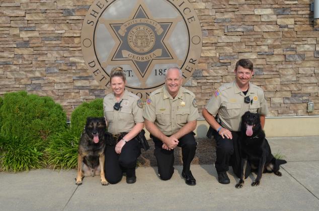 White County deputies Erin Thomas, with her K9 Henzo, and John Thomas, with his K9 Skuter, recently joined the White County Sheriff’s Office. The deputies and the K9s are pictured above with Sheriff Rick Kelly. (Photo/Stephanie Hill)