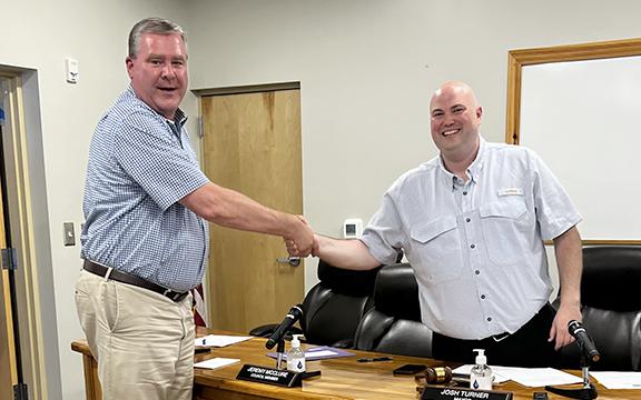 Cleveland city council welcomes new finance director John Solmon. (Photo/Linda Erbele)