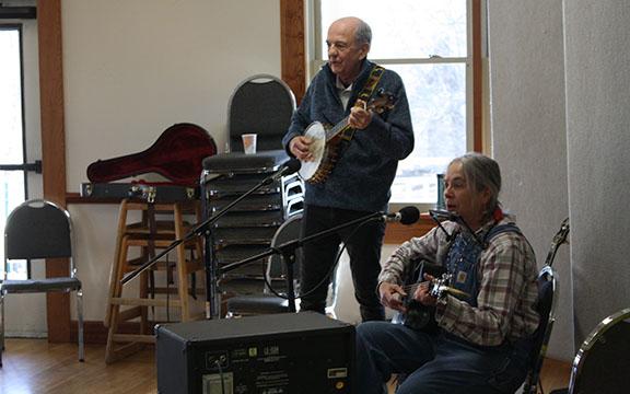 James and Joanne Sweeney perform “This Little Light of Mine” to kick off SNC’s Martin Luther King Junior Day celebration.