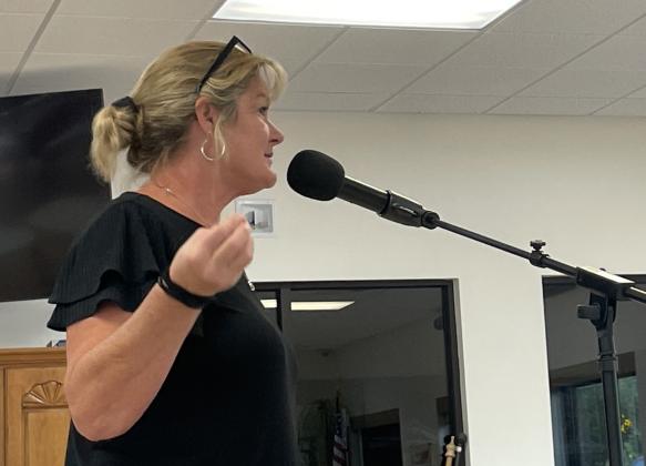 Andrea Irvin addresses the planning commission. (Photo/Jerry Grillo)