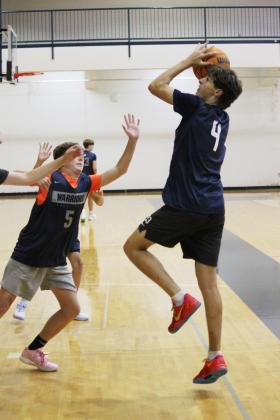 Jaxin Hoosline goes up for shot during Tuesday's practice. MARK TURNER/WCN