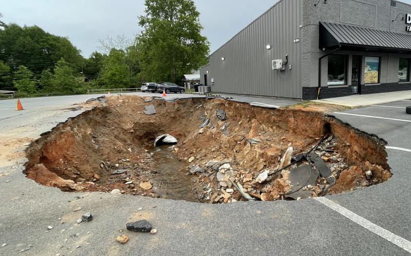 Confusion, cracks abound in sinkhole | White County News 