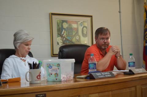 Councilwoman Nan Bowen and Cleveland Mayor Shan Ash discuss what action to take in regards to a letter signed by the mayor. (Photo/Stephanie Hill)