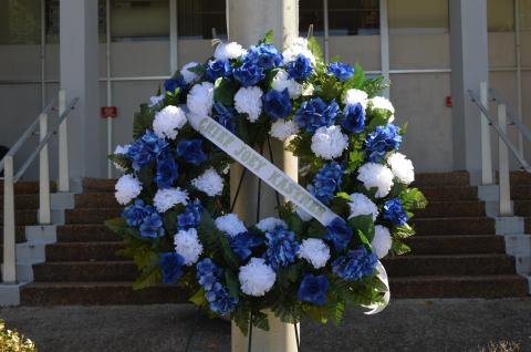 This wreath was placed at the flagpole in front of the White County Courthouse in Kastner’s memory. (Photo/Stephanie Hill)