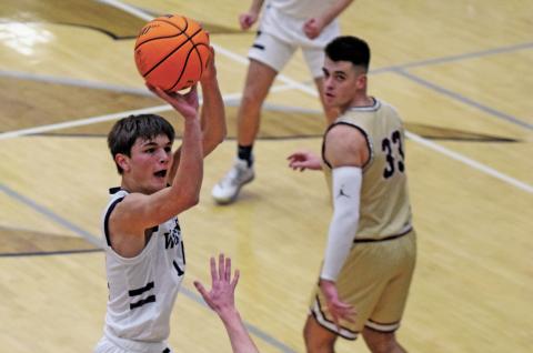 Jadon Yeh, an All-Region selection last year, and the Warriors will play more than 20 games this month. (Photo/Mark Turner)
