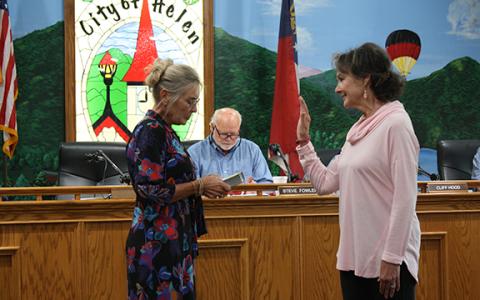 Helen Wilkins is sworn in to her position as city commissioner by City Clerk Marilyn Chastain. (Photo/Eric Tiongson)