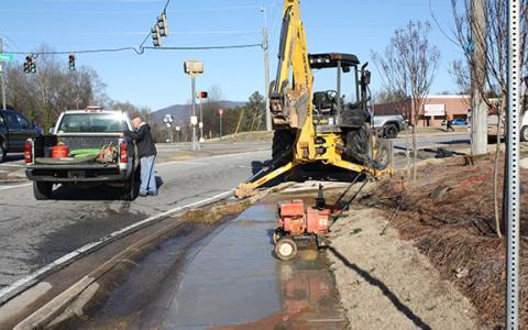 Cleveland Public Works searches for the source of the leak on the morning of Jan. 9. (Photo/Eric Tiongson)