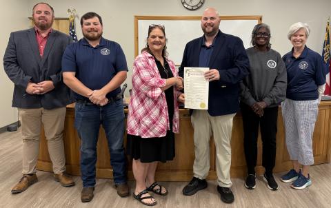 The Cleveland City Council proclaimed Sunday Nov. 2 as Retired Educators Day at its Oct. 20 meeting. From left are commissioners CJ McDonald and Jeremy McClure, retired teacher Debbie Petty, Mayor Josh Turner, commissioners Annie Sutton and Nan Bowen (also a retired educator). LINDA ERBELE/WCN