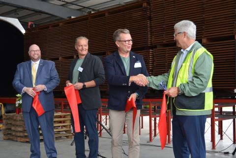 Mayor Josh Turner and Lunawood LLC General Manager Matti Koski are all smiles while Lunawood LLC Chairman Arto Halonen and District Representative Stan Gunter shake on the company’s upcoming expansion with Atlanta Hardwood in White County. ERIN ETRIS/WCN