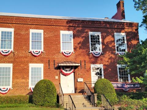 The White County Historical Society, located in the historic courthouse, is decorated in honor of America’s 250th anniversary. The society is offering special programs and events throughout the year to commemorate the milestone. DENISE ETHERIDGE/WCN