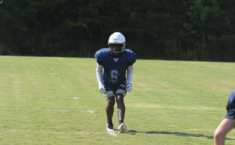 Silas Mulligan works through a defensive drill during Tuesday's practice session. (Photo/Mark Turner)