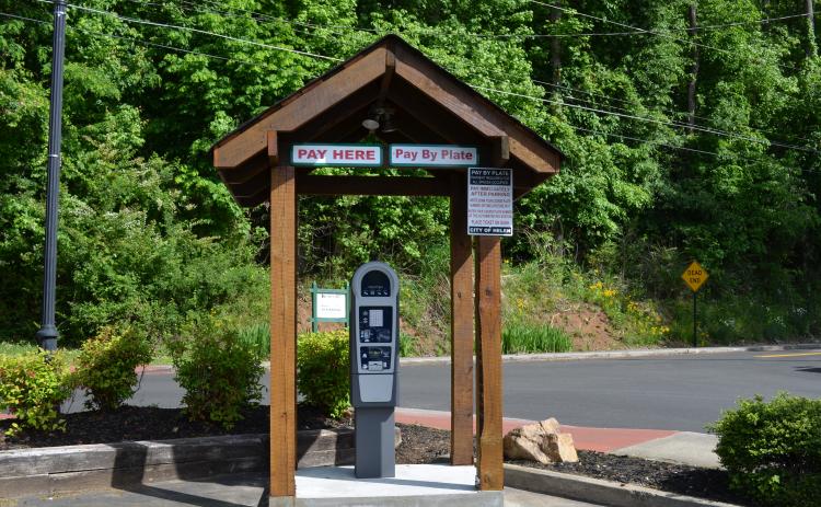 With the installation of new pay meters in two of the Helen’s municipal parking lots, the city has decided to slightly increase parking fees. (Photo/Stephanie Hill)