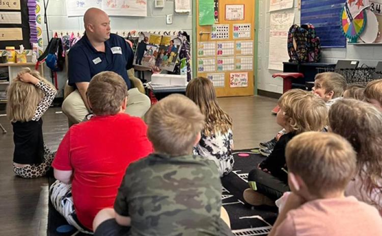 Cleveland Mayor Josh Turner reads to students at Mt. Yonah Elementary School last year. This year, he’s getting students involved in the Mayor’s Reading Club. (Photo/submitted)