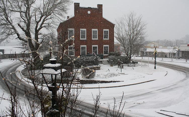 Cleveland’s downtown square was peaceful and quiet on Friday morning as the snow began to come down over White County. (Photo/Eric Tiongson)