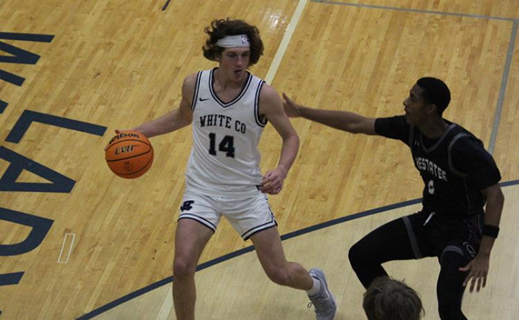 After missing seven games with a hand injury, Blayne Gunter scored 25 points in the Warriors' matchup with North Hall last Friday in Cleveland.