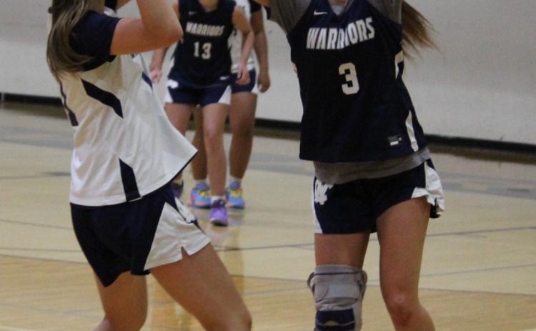Ella Kate Shedd, right, puts pressure on Bailey Collins during Tuesday's practice. MARK TURNER/WCN